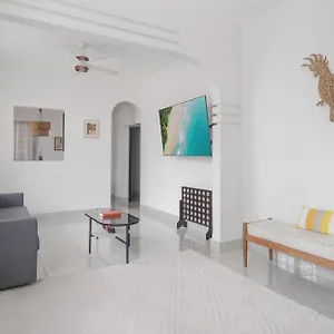  Villa Casa Blanca In , La Placita